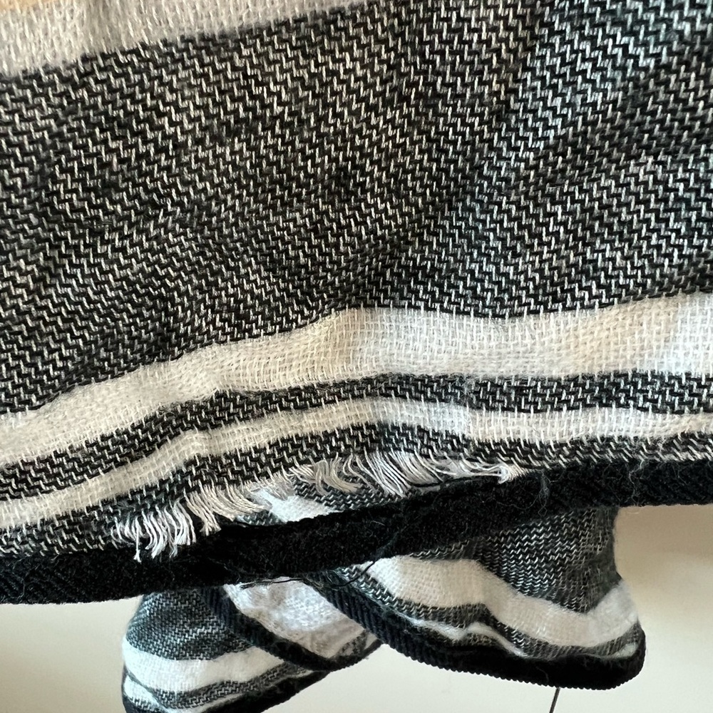 Bcbgeneration Open Shawl - image 4